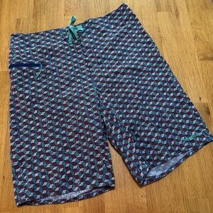 Patagonia Men's 32 Blue Printed Stretch Wavefarer Boardshorts Style 86543